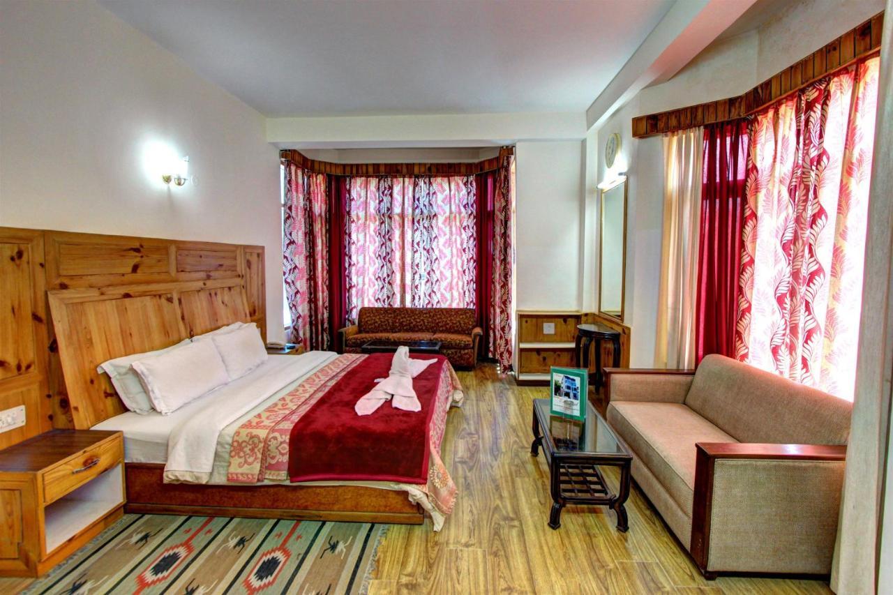 Hotel Royal The Mall Manali H.P. Esterno foto