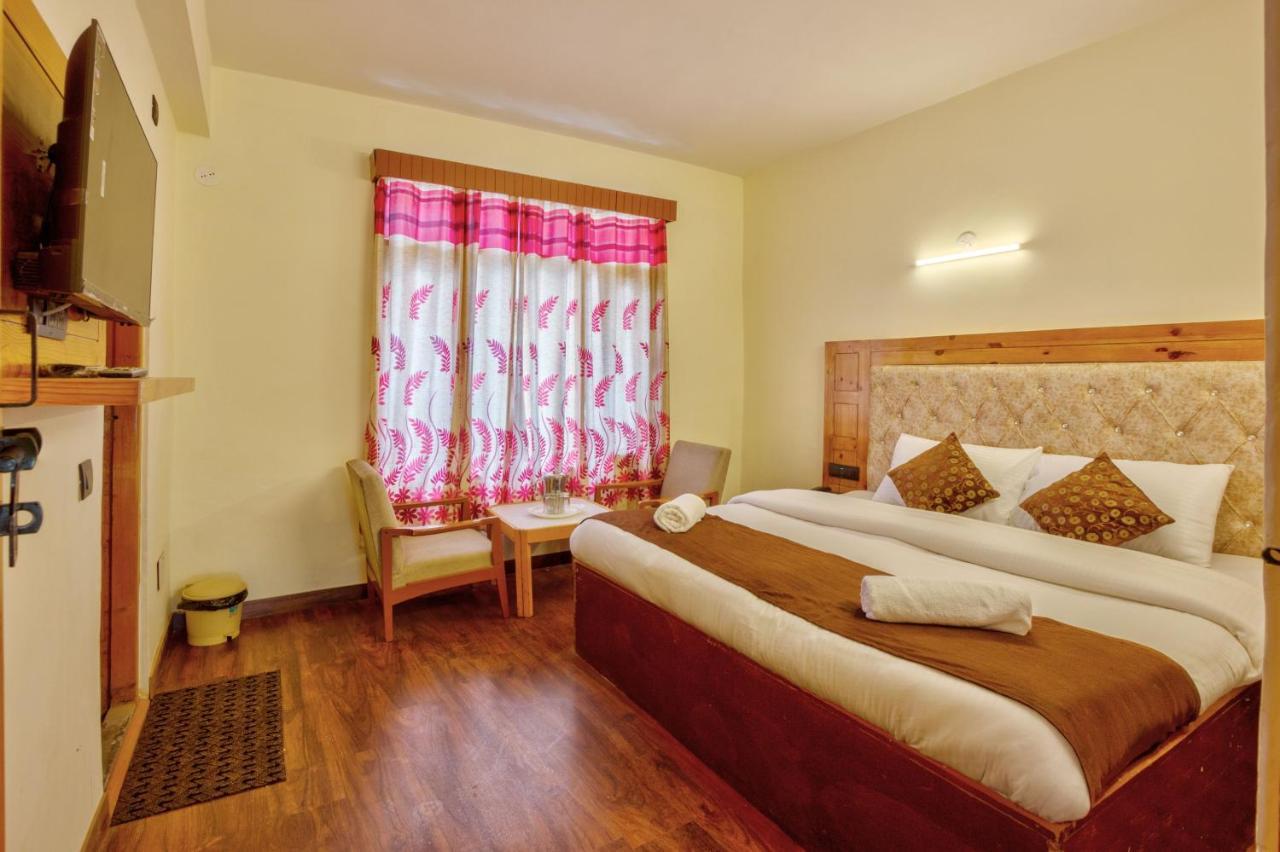 Hotel Royal The Mall Manali H.P. Esterno foto